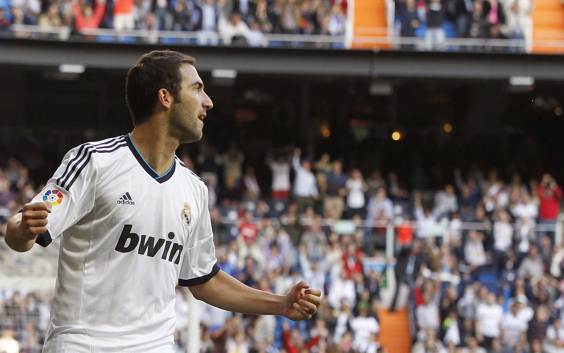 “战火点燃!两队鏖战九局,胜负只在一线之间”